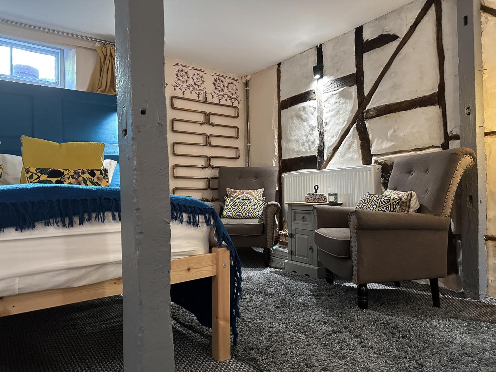 Charming Two-bedroom Apartment, One Drake Road, Tavistock Apartment