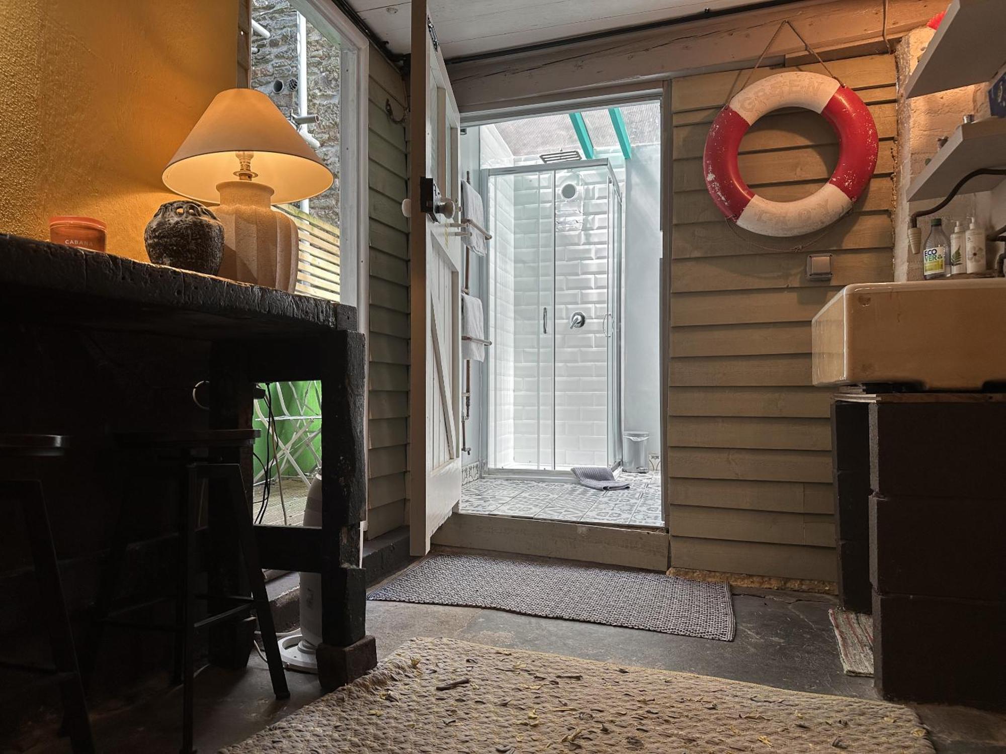 Charming Two-bedroom Apartment, One Drake Road, Tavistock Apartment
